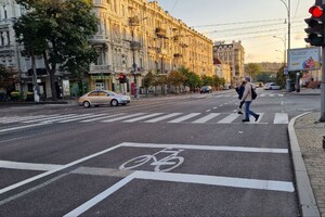 На Тираспольской площади установили новые знаки дорожного движения и нанесли разметку фото 1