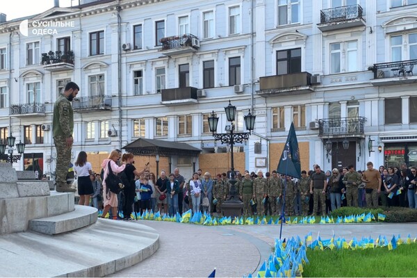 У День захисників та захисниць України в Одесі вшанували пам'ять загиблих Героїв фото 3