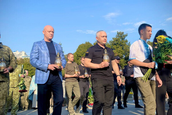 У День захисників та захисниць України в Одесі вшанували пам'ять загиблих Героїв фото 5