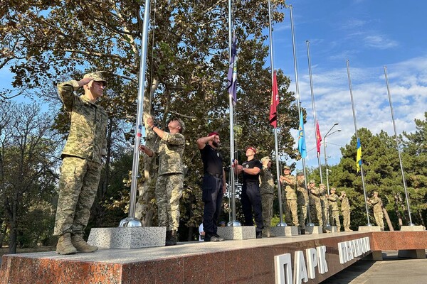 У День захисників та захисниць України в Одесі вшанували пам'ять загиблих Героїв фото 13