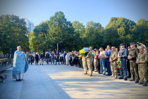 У День захисників та захисниць України в Одесі вшанували пам'ять загиблих Героїв фото 15