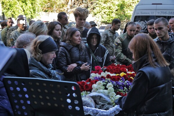 В Одессе простились с погибшим разведчиком (фото) фото 4