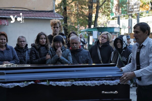 В Одессе простились с погибшим разведчиком (фото) фото 6