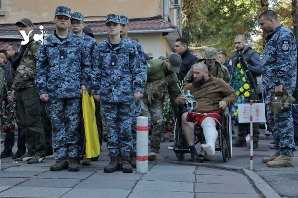 В Одессе простились с погибшим разведчиком (фото) фото 12