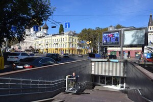 В Одессе заработали электрические подъемники для людей с инвалидностью фото 1