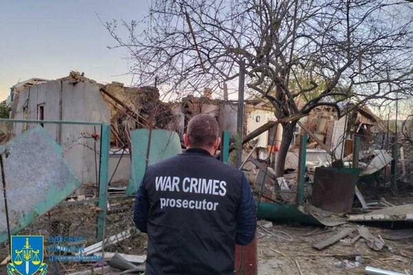 Рятувальники та прокуратура показали наслідки ворожої атаки на Одещині фото 8