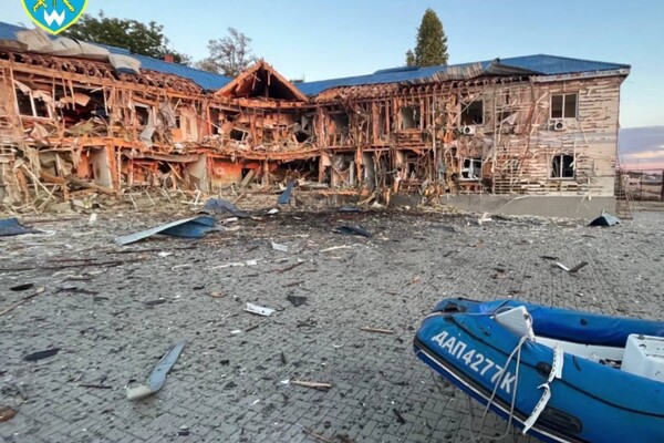 Последствия ночной атаки на Одессу: обломки беспилотника упали на яхт-клуб фото 3