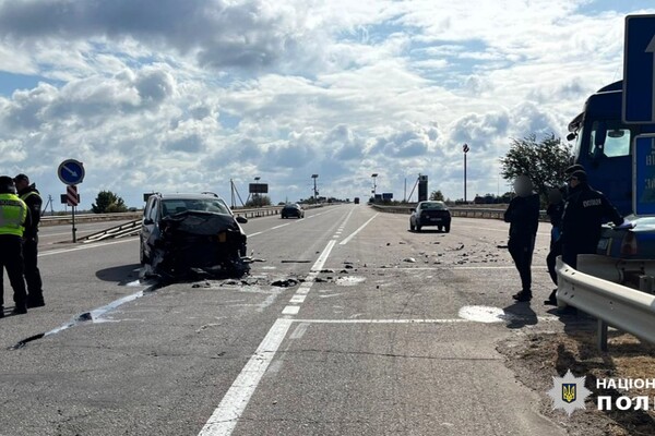 На трасах на Одещині сталися дві нищівні ДТП: є загиблий і постраждалі фото 4