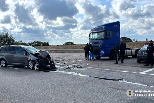 На трасах на Одещині сталися дві нищівні ДТП: є загиблий і постраждалі фото 5