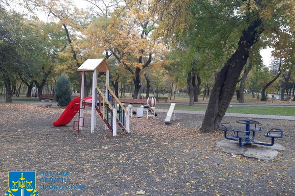 В Одессе есть 14 опасных детских площадок фото