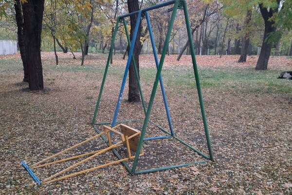 В Одессе есть 14 опасных детских площадок фото 2
