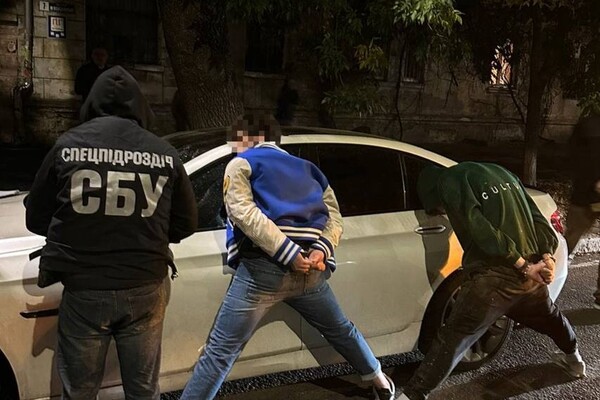 В Одесі злочинне угруповання займалося вимаганням та розбоєм (фото) фото 1