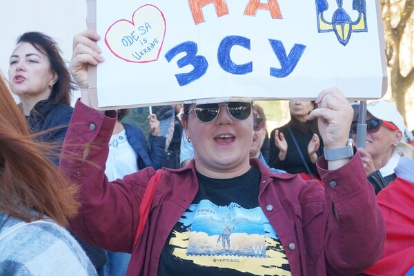 Одесситы снова вышли на протест против неуместных во время войны тендеров фото