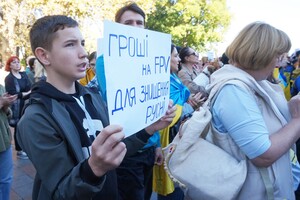 Одесситы снова вышли на протест против неуместных во время войны тендеров фото 3