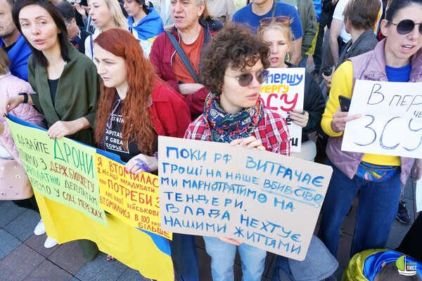 Одесситы снова вышли на протест против неуместных во время войны тендеров фото 6