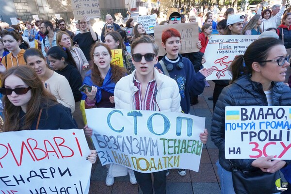 Одесситы снова вышли на протест против неуместных во время войны тендеров фото 7