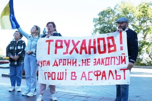 Одесситы снова вышли на протест против неуместных во время войны тендеров фото 11