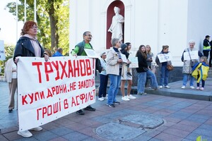 Одесситы снова вышли на протест против неуместных во время войны тендеров фото 12