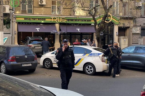 В Одессе женщина на авто въехала в ресторан: есть пострадавший фото 3