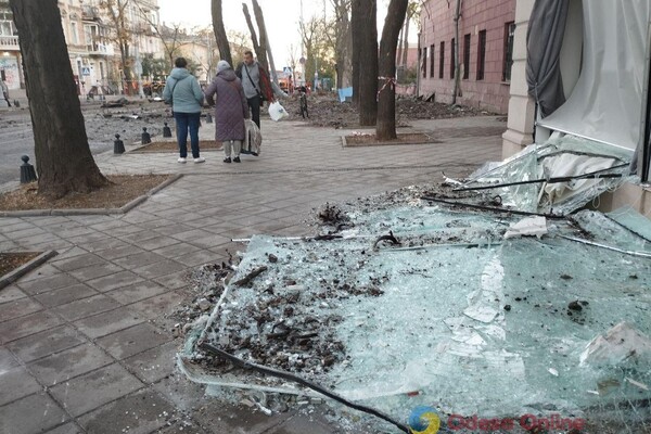 Как выглядит одесский худмузей после атаки рашистов (фото, видео) фото 21