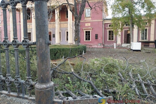 Как выглядит одесский худмузей после атаки рашистов (фото, видео) фото 25