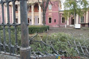 Как выглядит одесский худмузей после атаки рашистов (фото, видео) фото 25