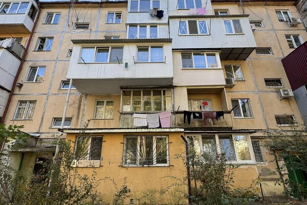Мистецтво чи рагулізм: як виглядають балкони на одеських Черьомушках фото 4