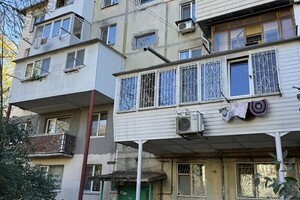 Мистецтво чи рагулізм: як виглядають балкони на одеських Черьомушках фото 5