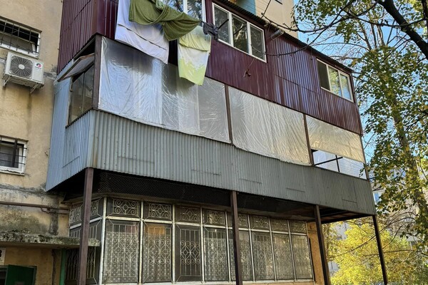 Мистецтво чи рагулізм: як виглядають балкони на одеських Черьомушках фото 7