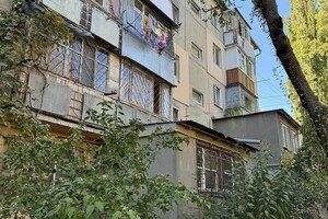 Мистецтво чи рагулізм: як виглядають балкони на одеських Черьомушках фото 9
