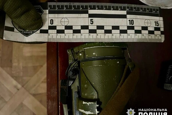 Одессит хранил дома арсенал оружия и боеприпасов фото