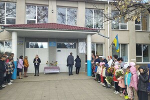 В Одесской области открыли мемориальную доску погибшегому защитнику Ивану Сайтарли фото