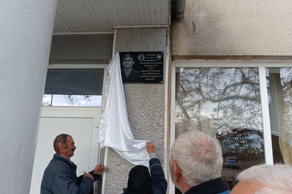В Одесской области открыли мемориальную доску погибшегому защитнику Ивану Сайтарли фото 3