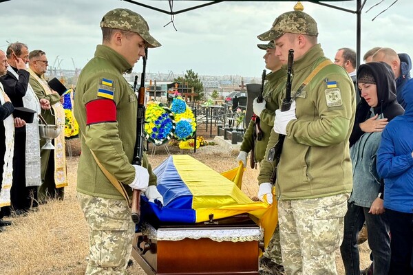 На Одещині попрощалися з прикордонником: у загиблого залишився дев'ятирічний син фото 1