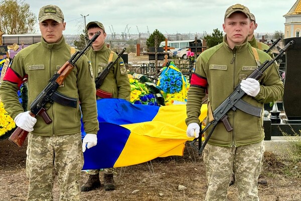 В Одесской области простились с пограничником: у погибшего остался девятилетний сын фото 5