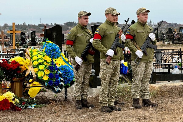 На Одещині попрощалися з прикордонником: у загиблого залишився дев'ятирічний син фото 6