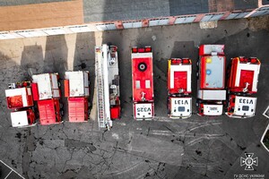 Одесским пожарным передали восемь пожарных авто фото