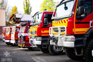 Одесским пожарным передали восемь пожарных авто фото 3