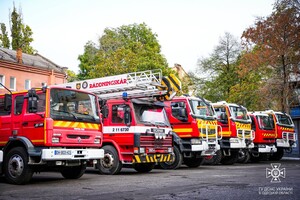 Одесским пожарным передали восемь пожарных авто фото 5