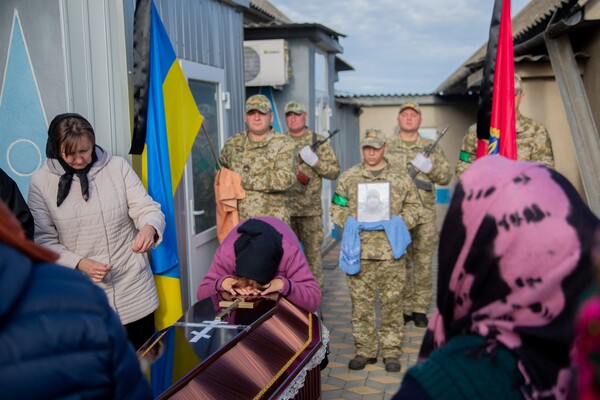 В Одесской области простились с погибшим на фронте в Луганской области пограничником  фото 2