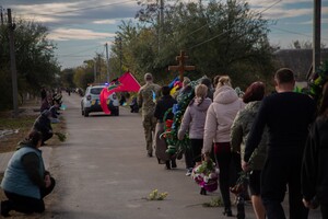 В Одесской области простились с погибшим на фронте в Луганской области пограничником  фото 6