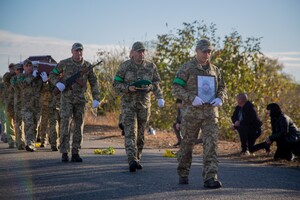 В Одесской области простились с погибшим на фронте в Луганской области пограничником  фото 9
