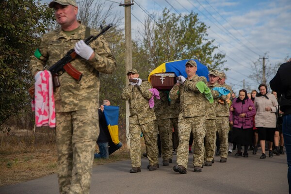 В Одесской области простились с погибшим на фронте в Луганской области пограничником  фото 16
