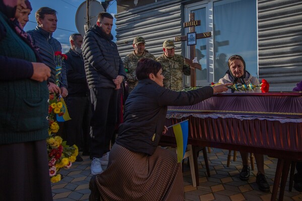 В Одесской области простились с погибшим на фронте в Луганской области пограничником  фото 17