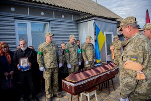 В Одесской области простились с погибшим на фронте в Луганской области пограничником  фото 18