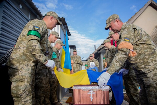 В Одесской области простились с погибшим на фронте в Луганской области пограничником  фото 19