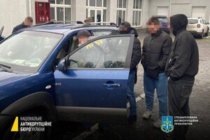Правоохранители задержали мужчину, который пытался дать взятку командующему ОСГВ &quot;Одесса&quot; фото 1