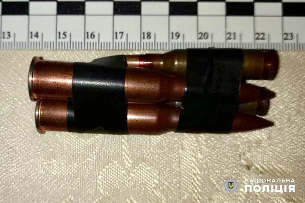 В Одесі чоловік намагався продати ручну гранату фото