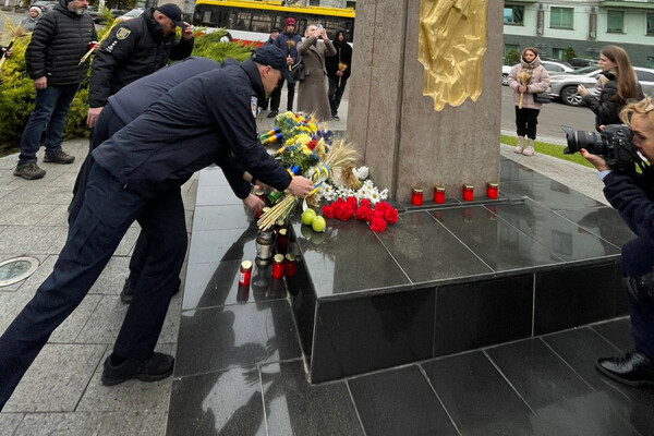 В Одессе почтили память жертв Голодоморов фото
