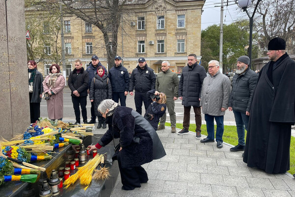 В Одессе почтили память жертв Голодоморов фото 7